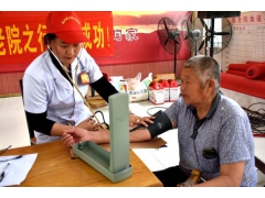 禹州市红十字会志愿服务大队为敬老院献爱心